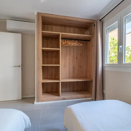 Ponent E Apartment